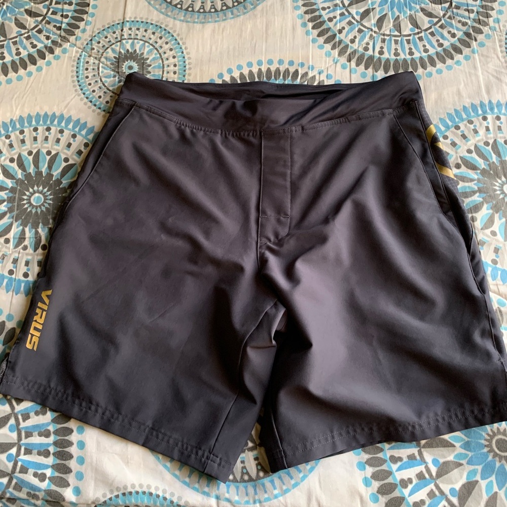Virus Razr shorts